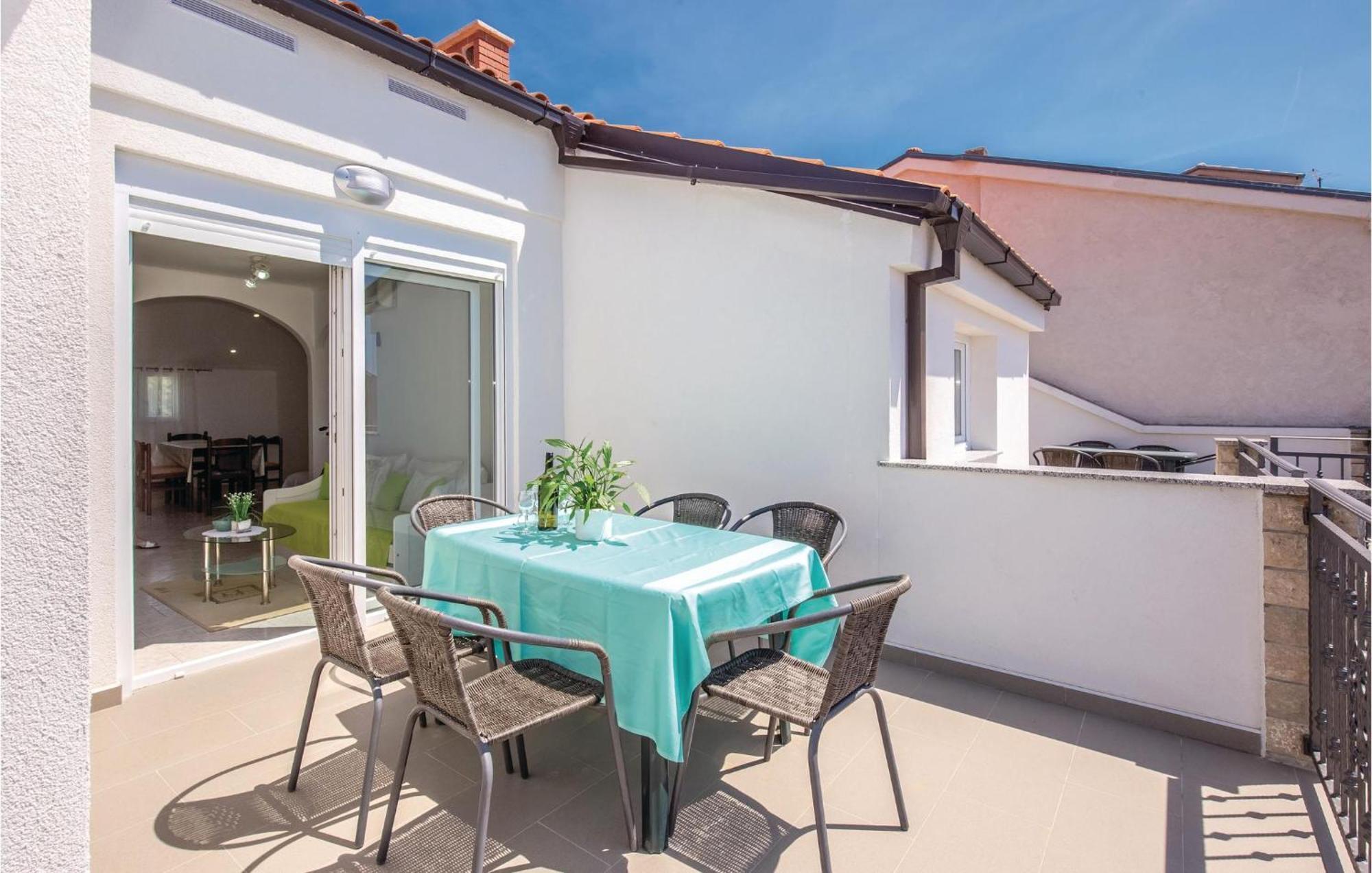 Nice Apartment In Crikvenica With Wifi Экстерьер фото